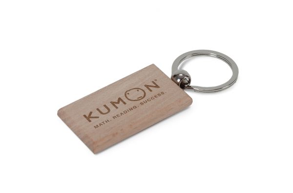 Kwadratowy, drewniany brelok